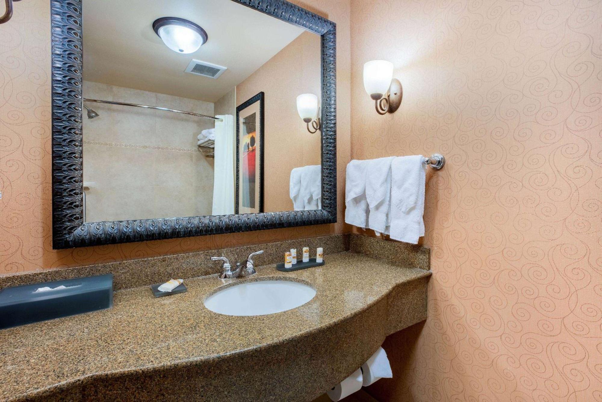 La Quinta By Wyndham טווין פולס מראה חיצוני תמונה